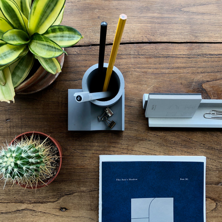 Overhead view of the pen holder on desk