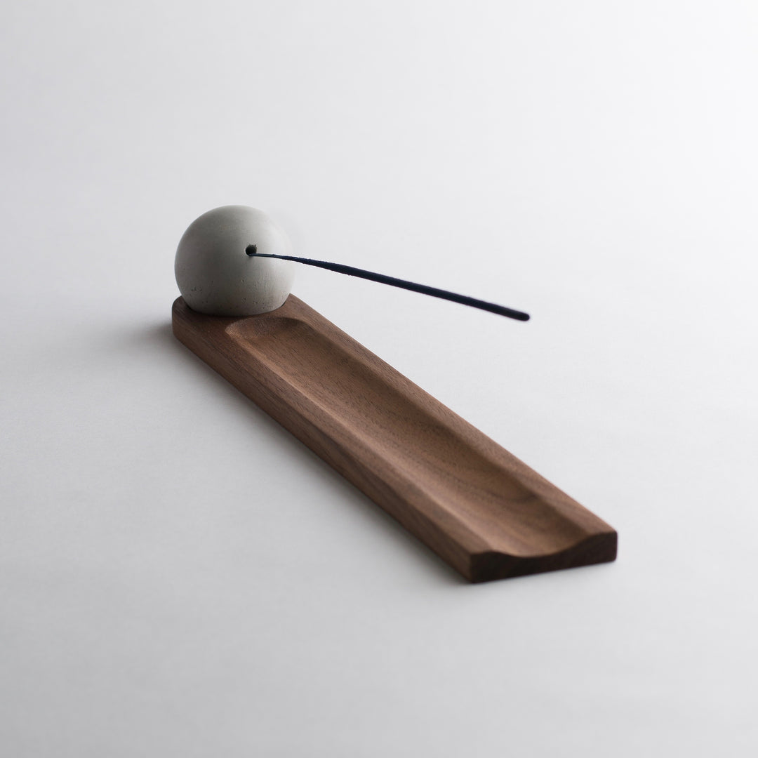 KOMOLAB Elysian Incense Burner Front (Concrete / Walnut wood)