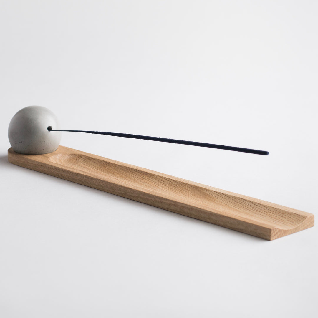 KOMOLAB Elysian Incense Burner Side (Concrete / White-Oak wood)